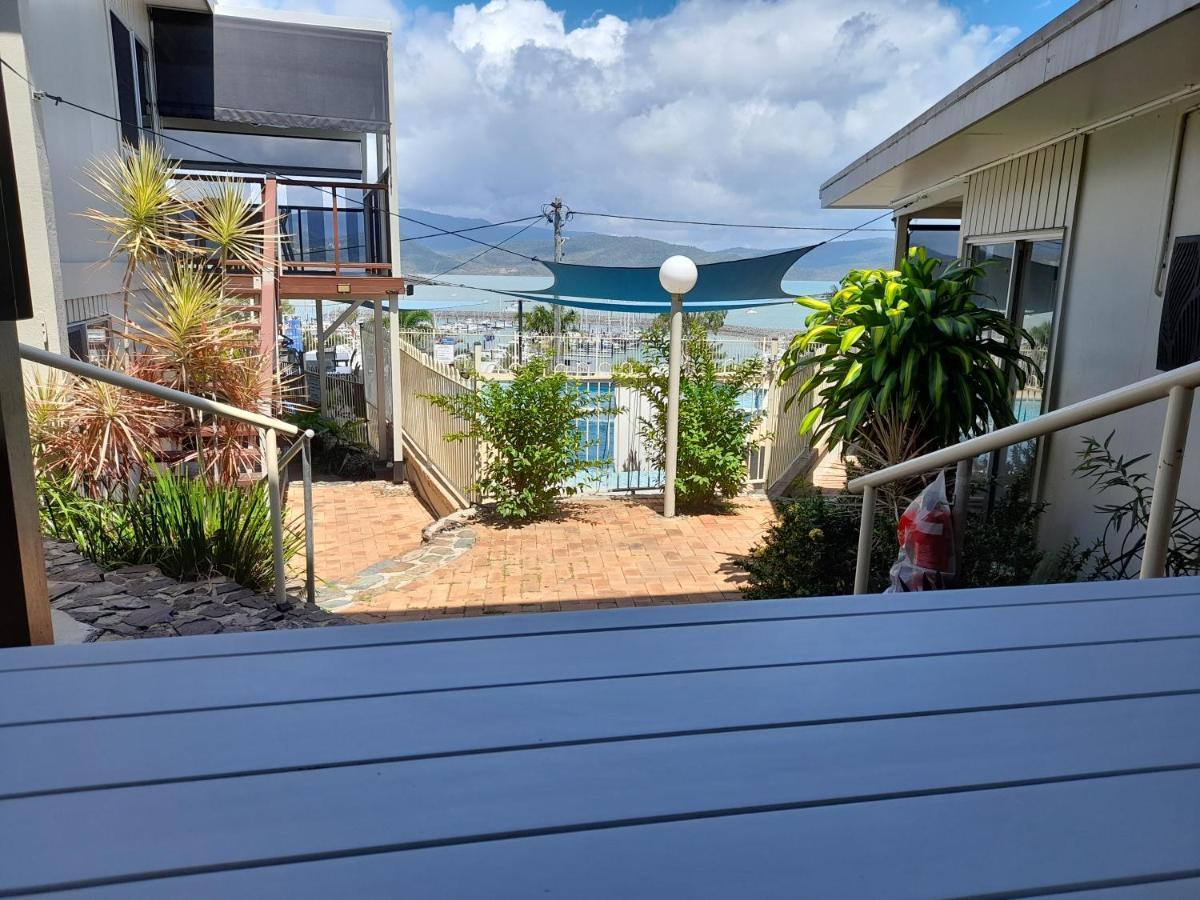 Airlie Apartments Airlie Beach Eksteriør billede