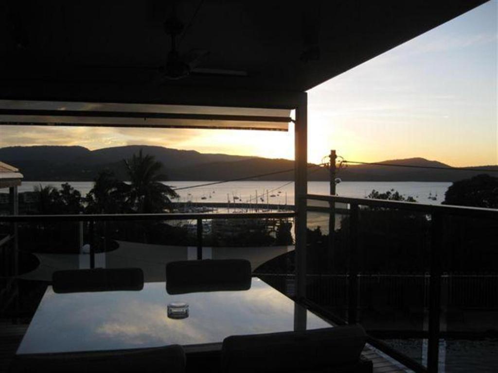 Airlie Apartments Airlie Beach Eksteriør billede